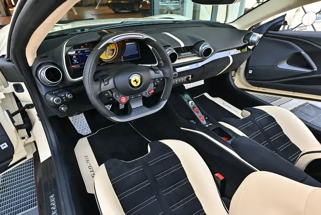 Gebraucht Ferrari 812 799 PS (587 kW) 2022 Weiß Cabrio