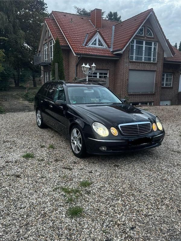 Schwarz Gebraucht 2003 Mercedes 220 Kombi | 3.000 € (Fairer Preis) - Bild 1/4