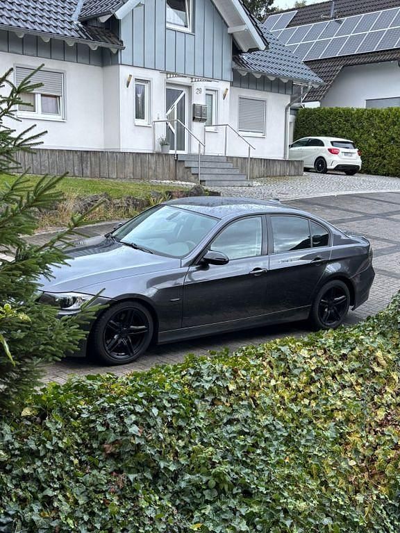 Grau Gebraucht 2007 BMW 325 M Sport Limousine | 7.200 € (Guter Preis) - Bild 1/4
