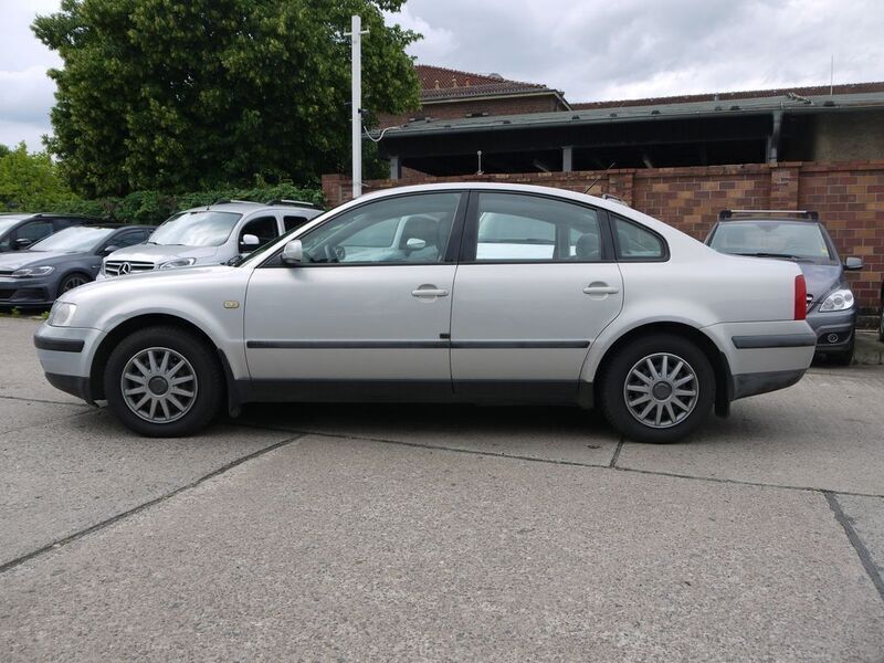 Second-hand VW Passat 101 CP (74 kW) 1999 Argintiu Berlinǎ