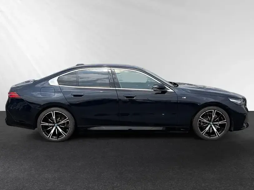 Gebraucht BMW 530e M Sport 299 PS (219 kW) 2025 Carbonschwarz metallic Limousine