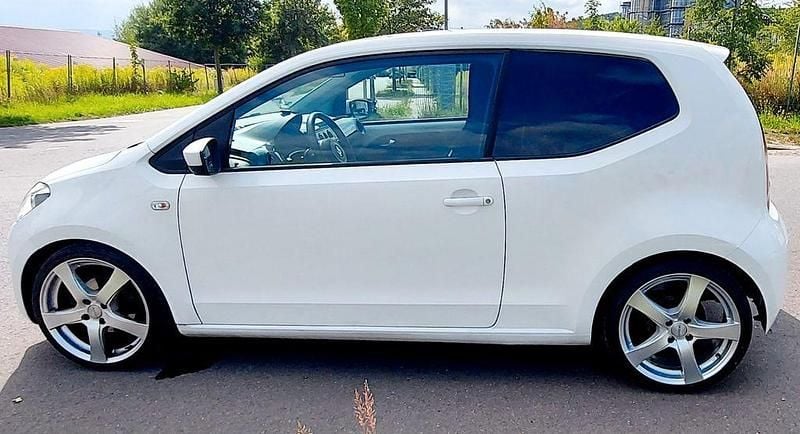 Weiß Gebraucht 2013 VW up! Kleinwagen | 3.333 € (Fairer Preis) - Bild 1/4