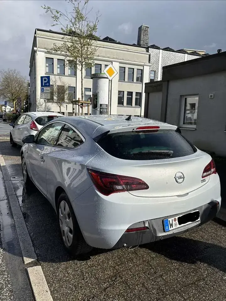 Gebraucht Opel Astra GTC Edition 165 PS (121 kW) 2011 Limousine