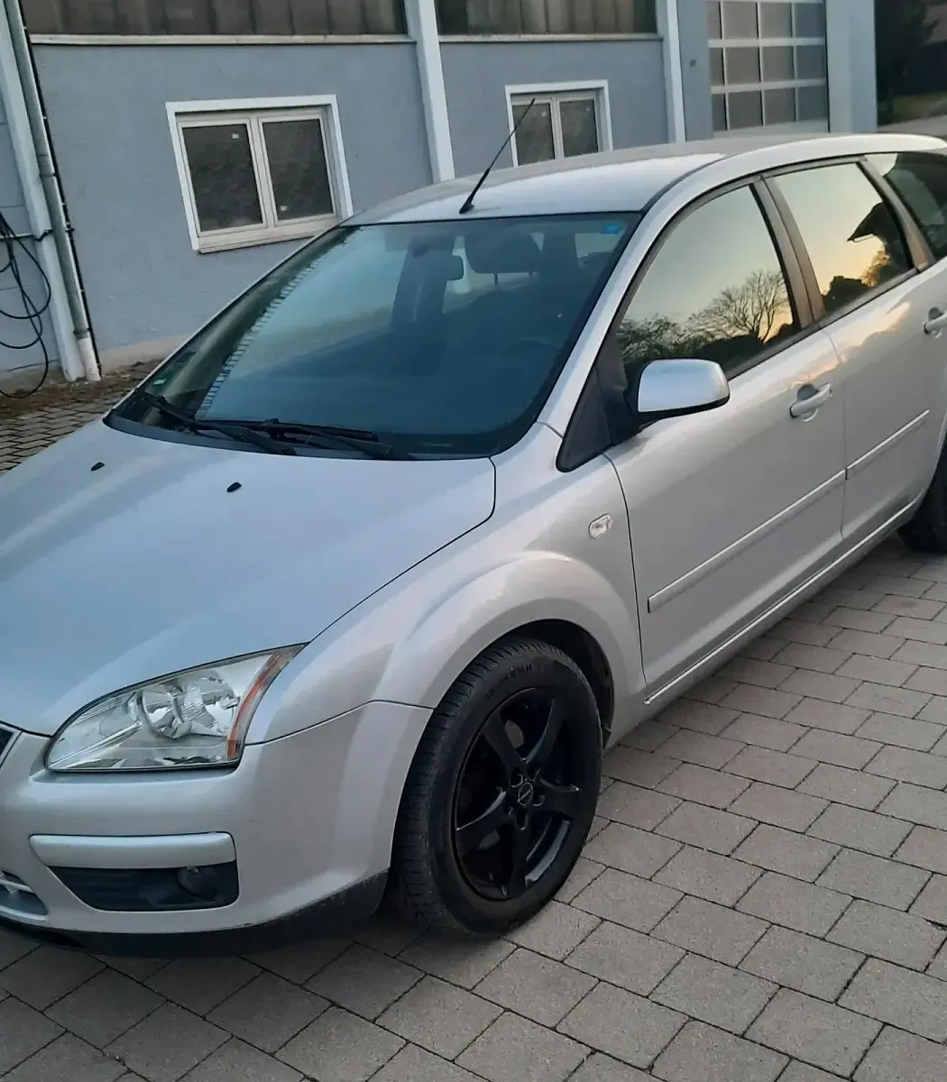 Gebraucht Ford Focus 105 PS (77 kW) 2007 Grau Kombi