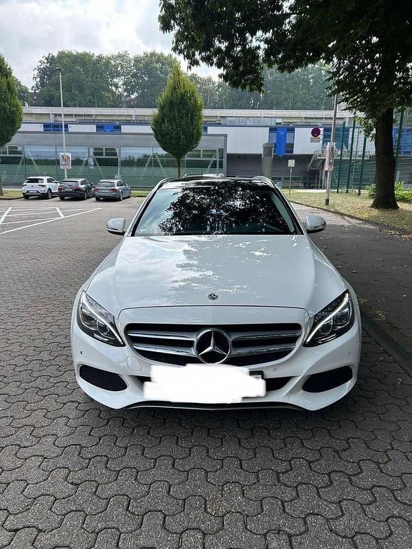 Weiß Gebraucht 2018 Mercedes C220 Kombi | 14.950 € (Fairer Preis) - Bild 1/4