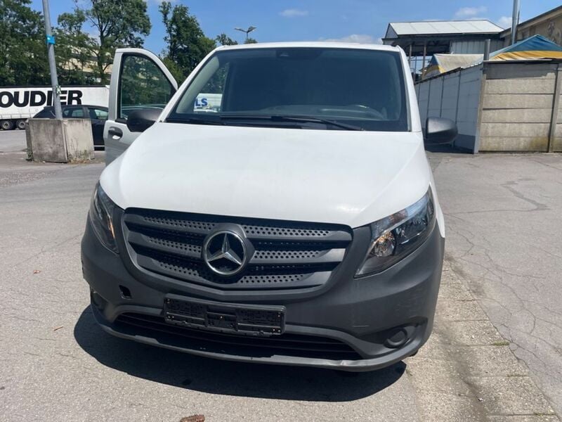 Weiß Gebraucht 2018 Mercedes Vito Van / Kleinbus | 6.600 € - Bild 1/4
