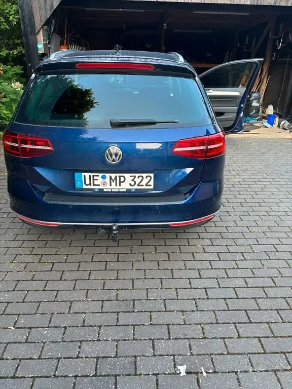 Gebraucht VW Passat Highline 150 PS (110 kW) 2019 Blau Kombi
