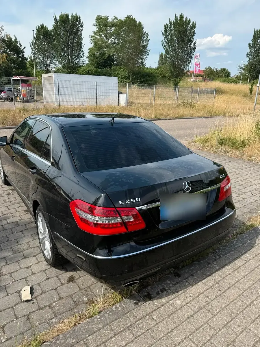 Gebraucht Mercedes E250 204 PS (150 kW) 2010 Schwarz Limousine