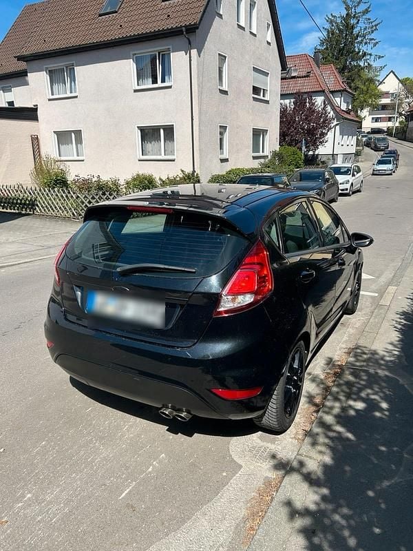 Second-hand Ford Fiesta 86 CP (63 kW) 2015 Negru Hatchback