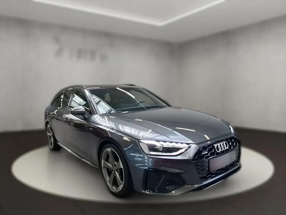 Gebraucht Audi A4 S-Line 265 PS (194 kW) 2024 Grau metallic