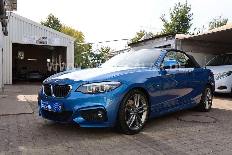 Blau Gebraucht 2018 BMW 220 M Sport Cabrio | 21.950 € (Fairer Preis) - Bild 1/4