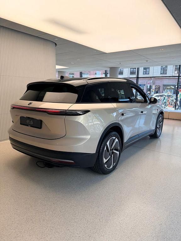 Neu Nio EL6 359 kW (489 PS) 2025 Gold SUV
