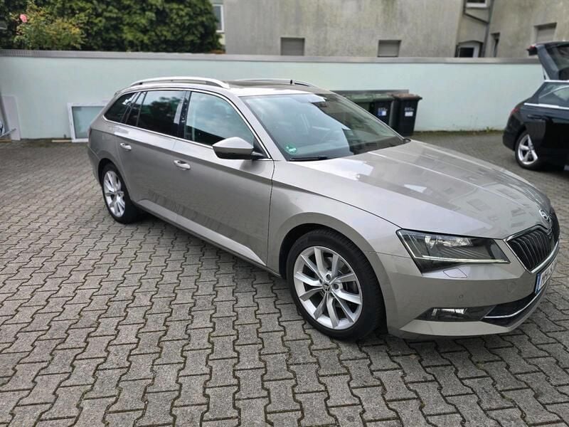 Gold Gebraucht 2016 Skoda Superb Kombi | 14.999 € (Guter Preis) - Bild 1/4