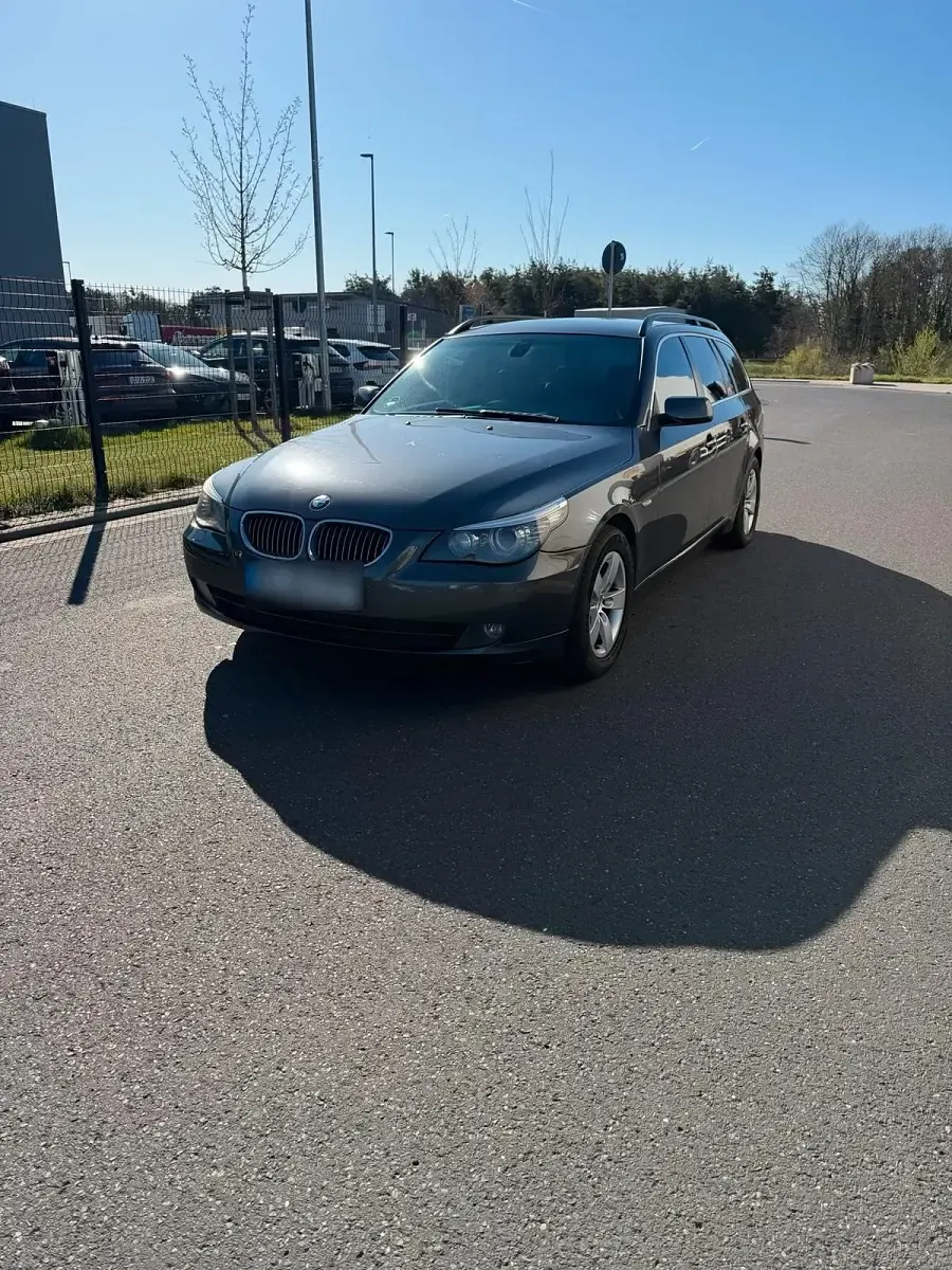 Gebraucht BMW 530 235 PS (172 kW) 2007 Grau Kombi