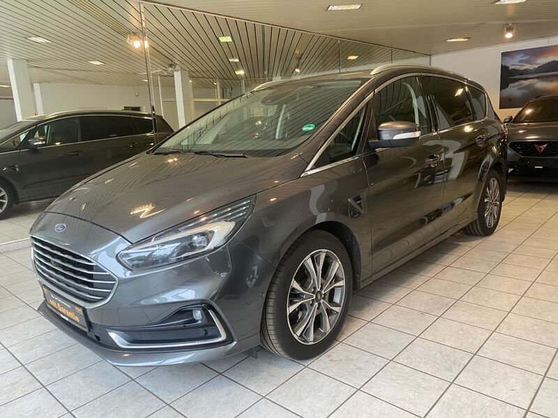 Grau Gebraucht 2021 Ford S-MAX Titanium Van / Kleinbus | 12.950 € (Teuer) - Bild 1/4