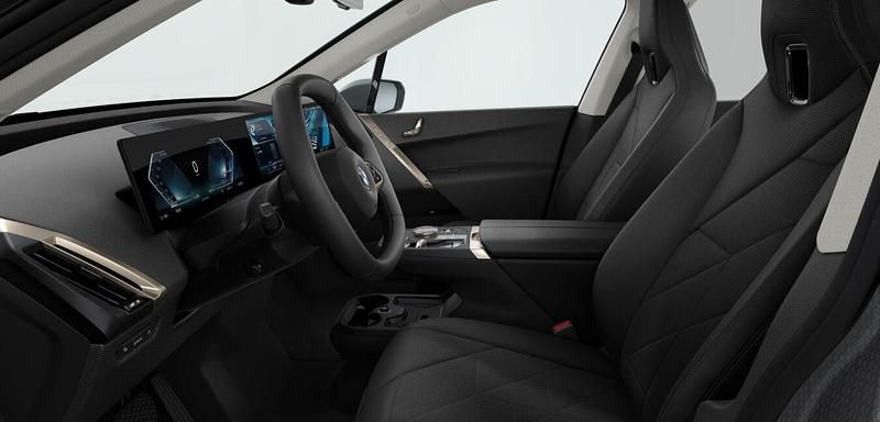 Gebraucht BMW iX 300 kW (408 PS) 2025 Weiß SUV