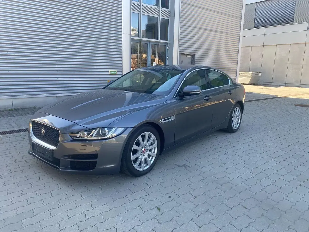 Gebraucht Jaguar XE Prestige 180 PS (132 kW) 2015 Grau Limousine