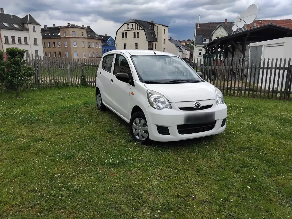 Gebraucht Daihatsu Cuore 69 PS (50 kW) 2011 Weiß Kleinwagen