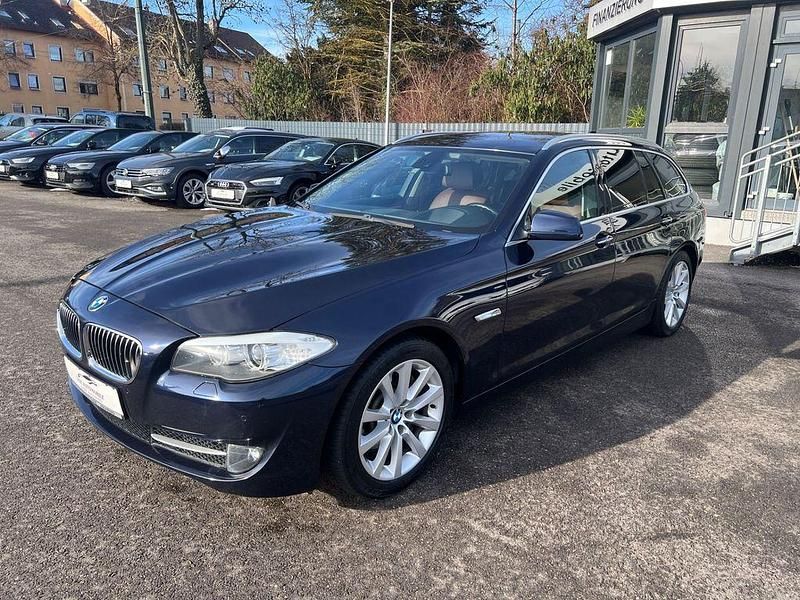 Gebraucht BMW 530 Sport Line 258 PS (189 kW) 2011 Blau Kombi