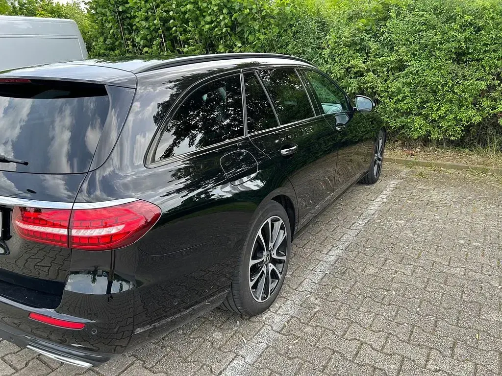 Usado Mercedes E200 160 CV (117 kW) 2023 Negro Berlina