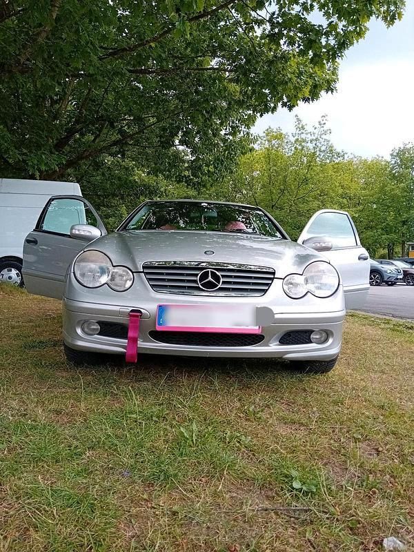 Silber Gebraucht 2002 Mercedes C180 Coupé | 3.400 € - Bild 1/4