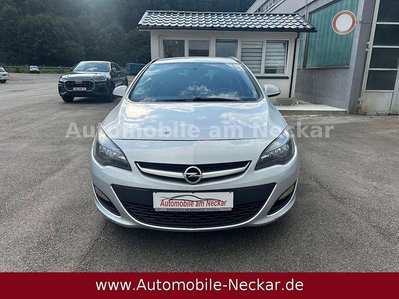 Gebraucht Opel Astra Edition 110 PS (80 kW) 2013 Argon silber/ice silver (m2) Kombi