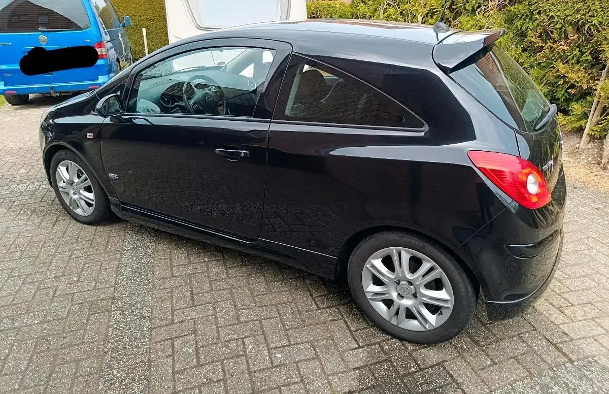 Używany Opel Corsa OPC 90 KM (66 kW) 2009 Czarny Hatchback