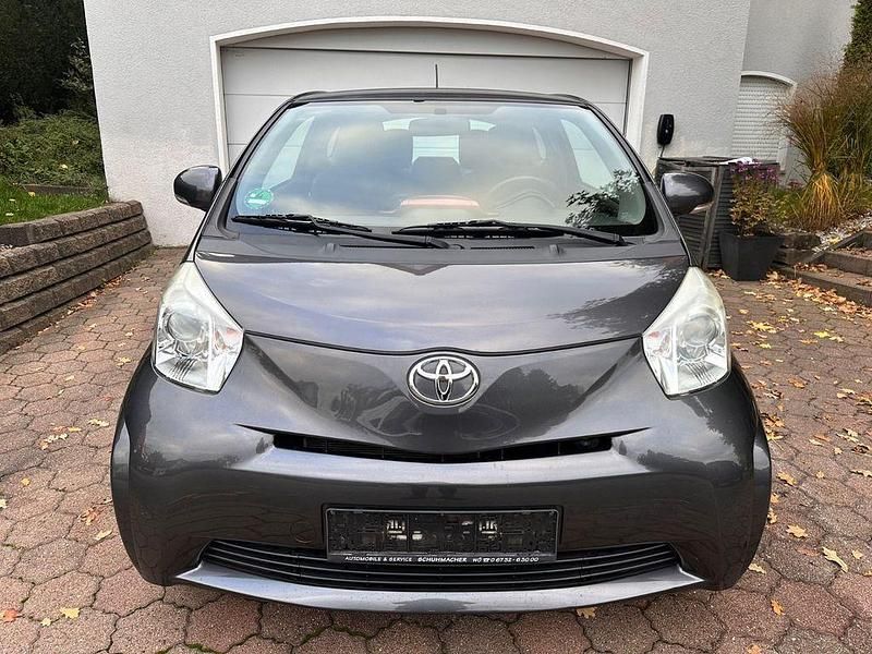 Gebraucht Toyota iQ 68 PS (50 kW) 2011 Grau Kleinwagen