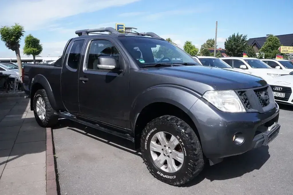 Gebraucht Nissan Navara XE 190 PS (139 kW) 2011 Blau Pickup