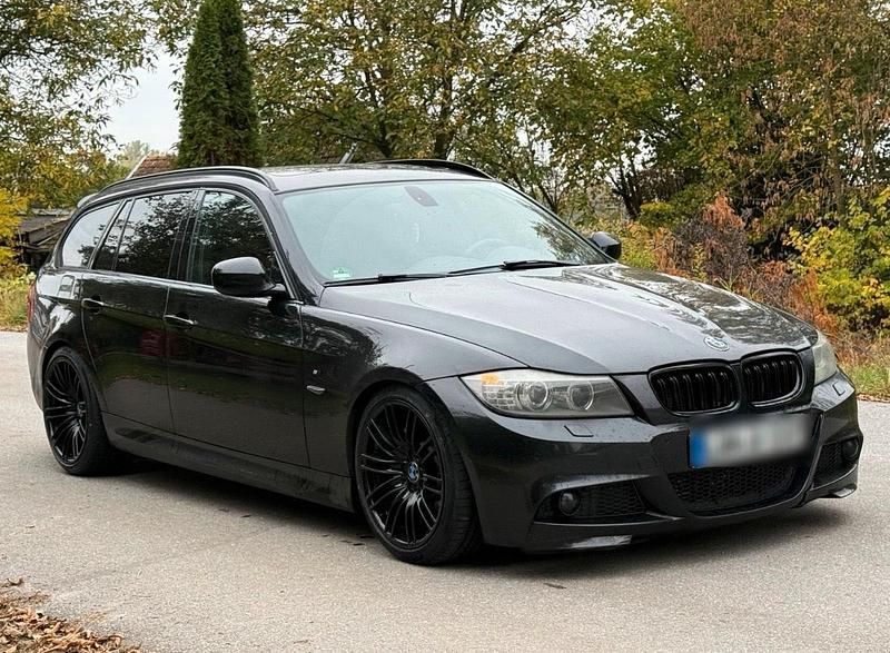 Schwarz Gebraucht 2009 BMW 330 Performance Kombi | 9.900 € (Etwas zu teuer) - Bild 1/4