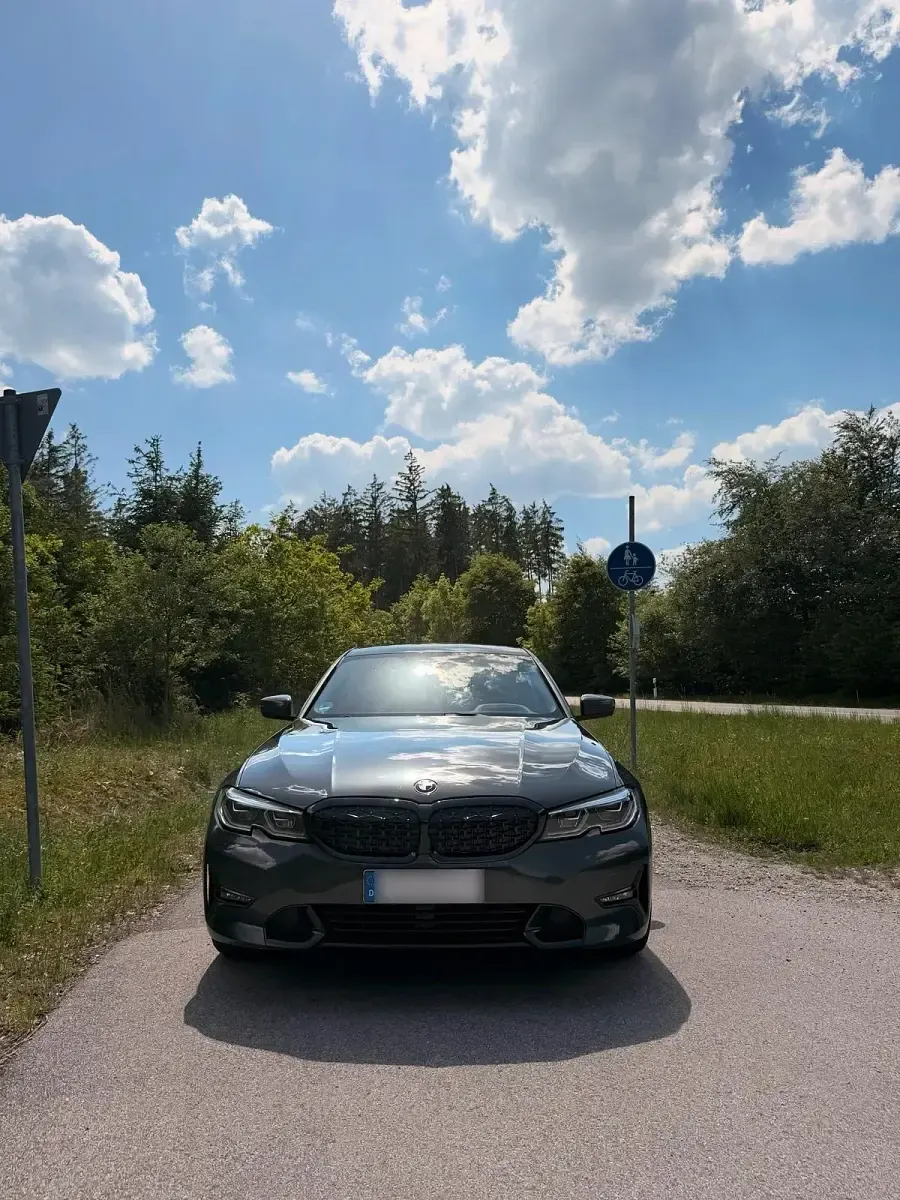 Gebraucht BMW 320 Sport Line 190 PS (139 kW) 2019 Grau Limousine
