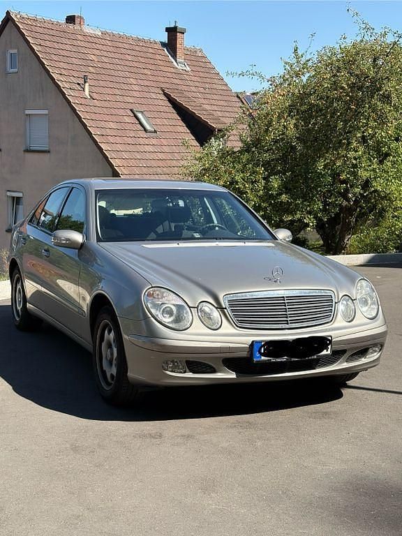 Gebraucht 2004 Mercedes E200 Classic Limousine | 6.750 € (Fairer Preis) - Bild 1/4