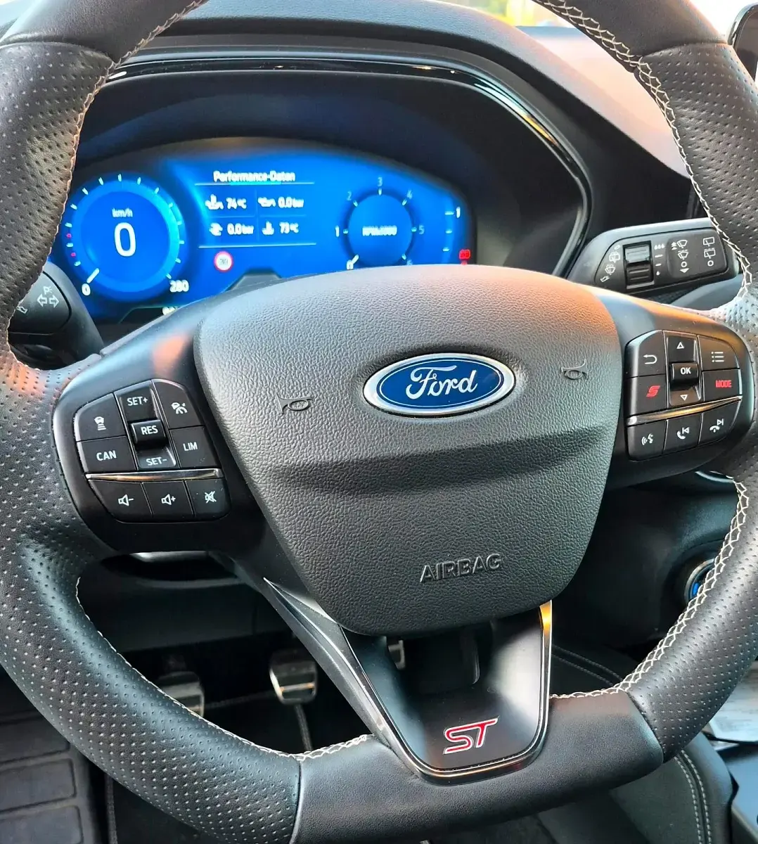 Gebraucht Ford Focus ST 190 PS (139 kW) 2022 Weiß Kombi