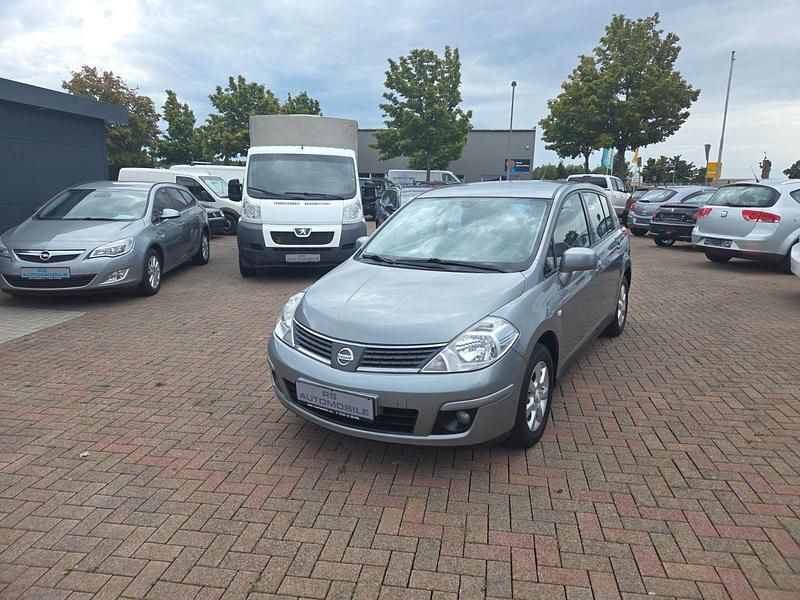 Grau Gebraucht 2009 Nissan Tiida Acenta Kleinwagen | 3.999 € (Etwas zu teuer) - Bild 1/4