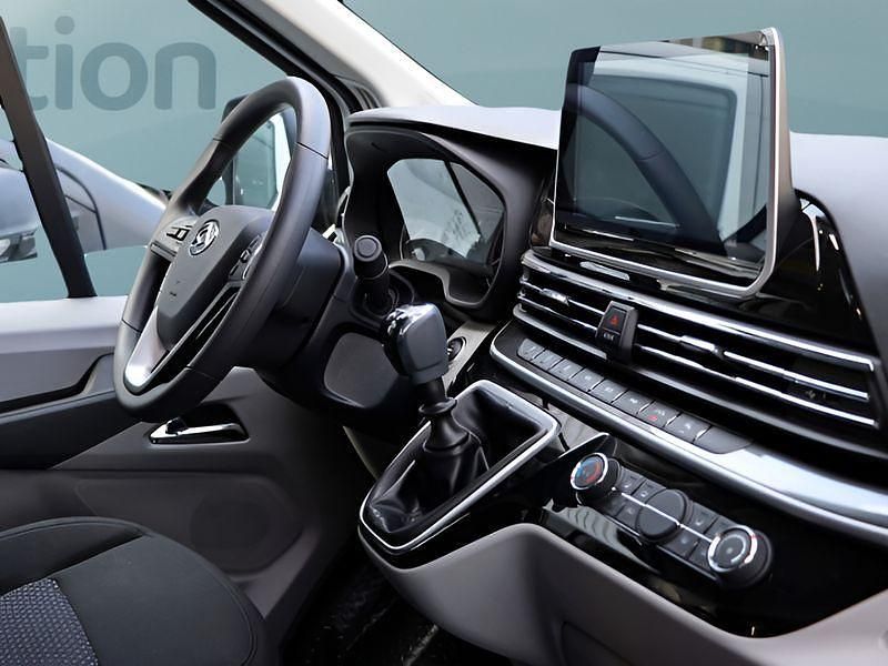 Second-hand Maxus V90 147 CP (108 kW) 2024 Alb Van