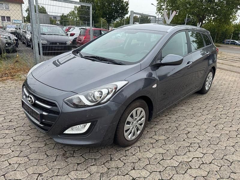 Grau Gebraucht 2016 Hyundai i30 Classic Kombi | 7.777 € (Fairer Preis) - Bild 1/4
