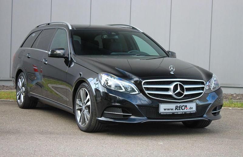 Schwarz Gebraucht 2013 Mercedes E350 Limousine | 17.850 € (Etwas zu teuer) - Bild 1/4
