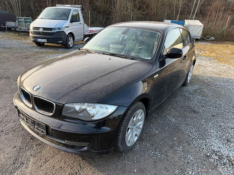 Schwarz Gebraucht 2012 BMW 116 Lifestyle Kleinwagen | 2.100 € (Superpreis) - Bild 1/4