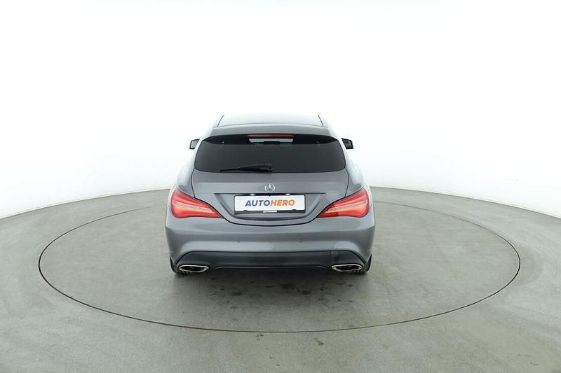 Gebraucht Mercedes CLA180 Shooting Brake Urban 122 PS (89 kW) 2017 Grau Kombi