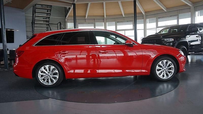 Gebraucht Audi A4 Comfort 190 PS (139 kW) 2017 Rot Kombi