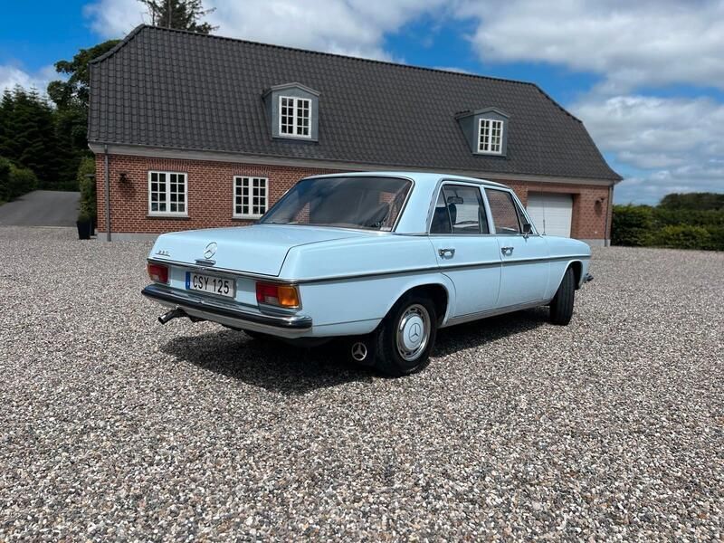 Gebraucht Mercedes 230 120 PS (88 kW) 1972 Blau Limousine