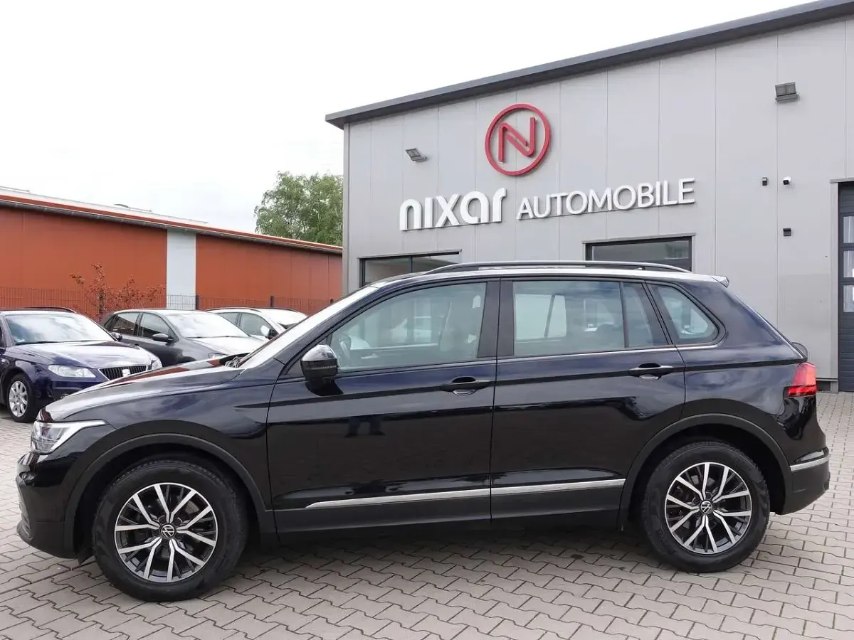 Second-hand VW Tiguan Life 150 CP (110 kW) 2022 Negru SUV