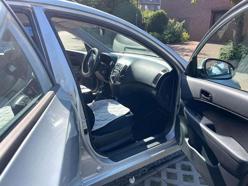 Gebraucht Hyundai i30 Classic 109 PS (80 kW) 2010 Grau Kombi