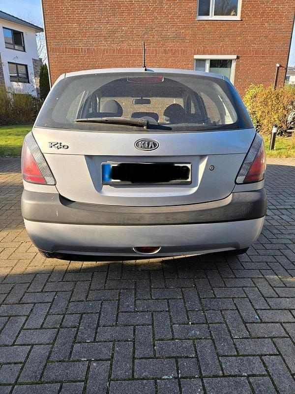 Gebraucht Kia Rio EX 97 PS (71 kW) 2007 Grau Limousine