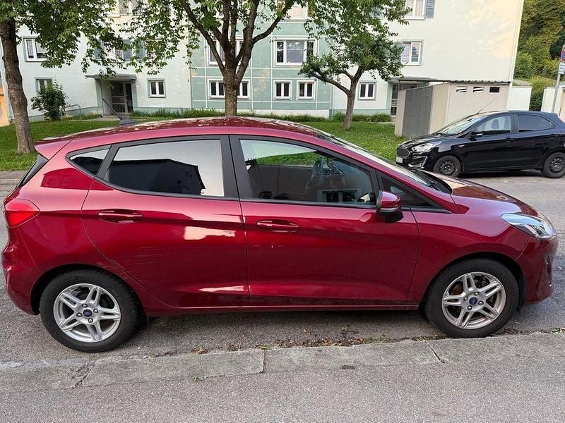 Rot Gebraucht 2020 Ford Fiesta Cool & Connect Kleinwagen | 10.200 € (Superpreis) - Bild 1/4