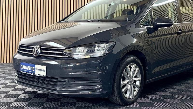 Gebraucht VW Touran Comfortline 150 PS (110 kW) 2019 Grau Van / Kleinbus