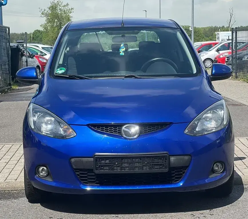 Gebraucht Mazda 2 Inclusive 75 PS (55 kW) 2010 Blau Kleinwagen