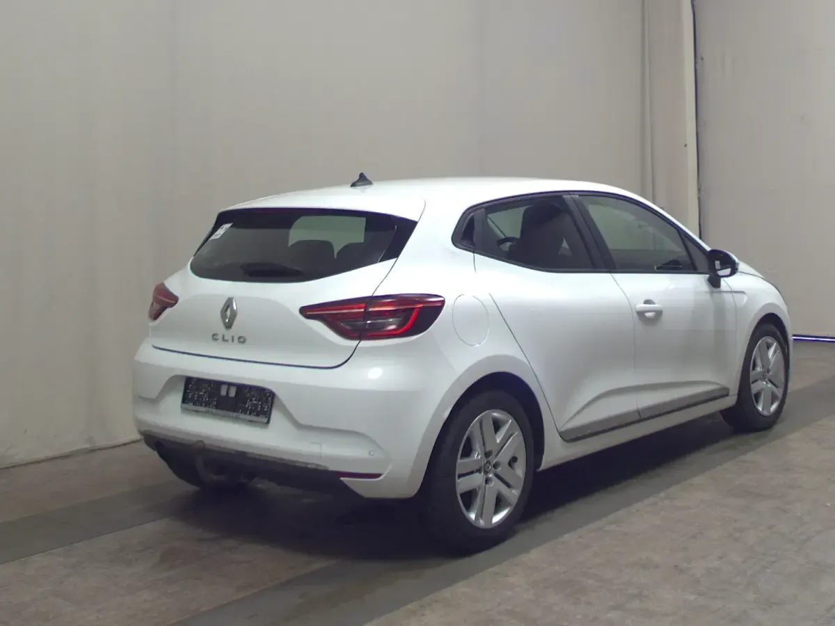 Używany Renault Clio V 101 KM (74 kW) 2020 Biały Sedan/Limuzyna