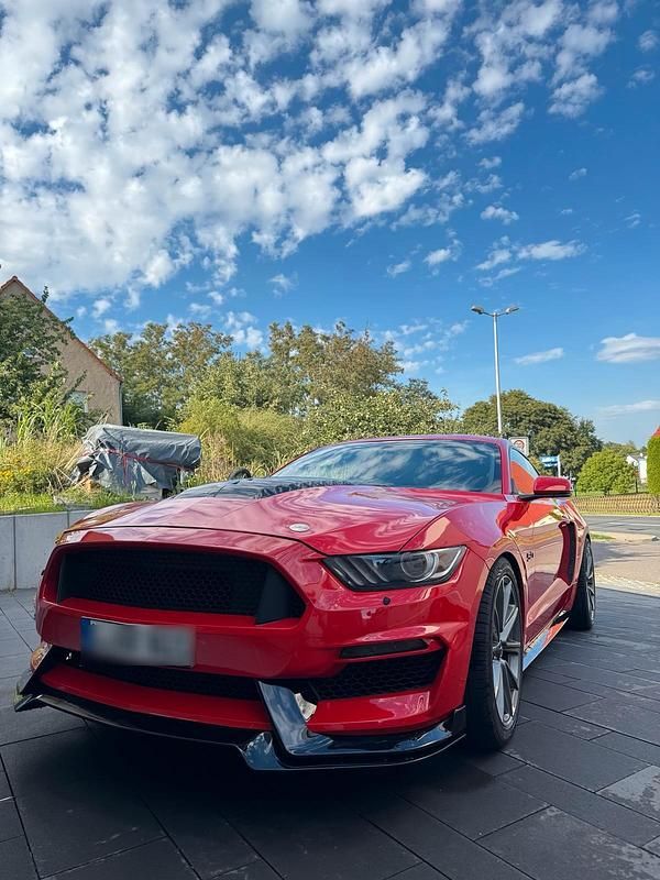 Rot Gebraucht 2015 Ford Mustang GT Coupé | 21.500 € - Bild 1/4