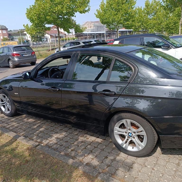 Gebraucht BMW 320 184 PS (135 kW) 2008 Schwarz Limousine